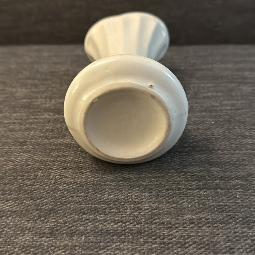Lot of two miniature vintage vases. One marked Restoration Hardware - Haggar - Picture 4 of 7